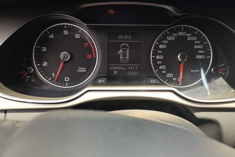 Used Audi A4L 2013 30 TFSI Automatic Comfort Model Odometer Close Up