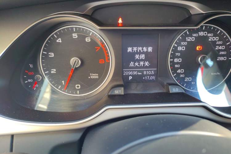 Used Audi A4L 2013 35 TFSI Automatic Standard Model Odometer Close Up