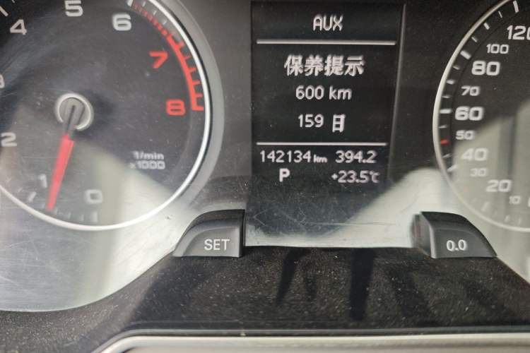Used Audi A4L 2013 35 TFSI Automatic Comfort Model Odometer Close Up