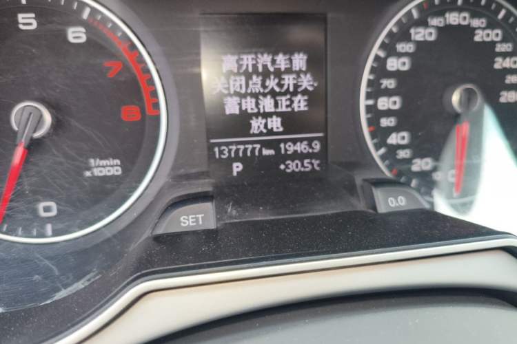 Used Audi A4L 2013 35 TFSI Automatic Comfort Model Odometer Close Up