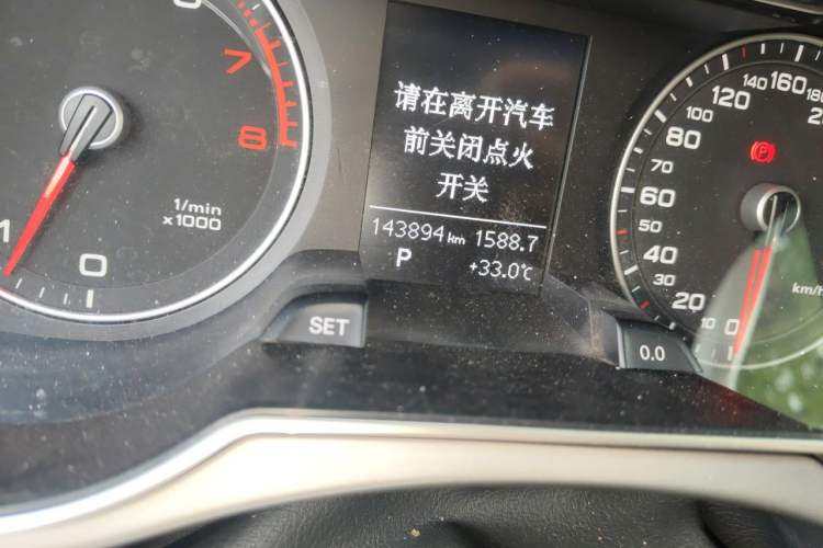 Used Audi A4L 2013 40 TFSI quattro Individual Sport Edition Odometer Close Up