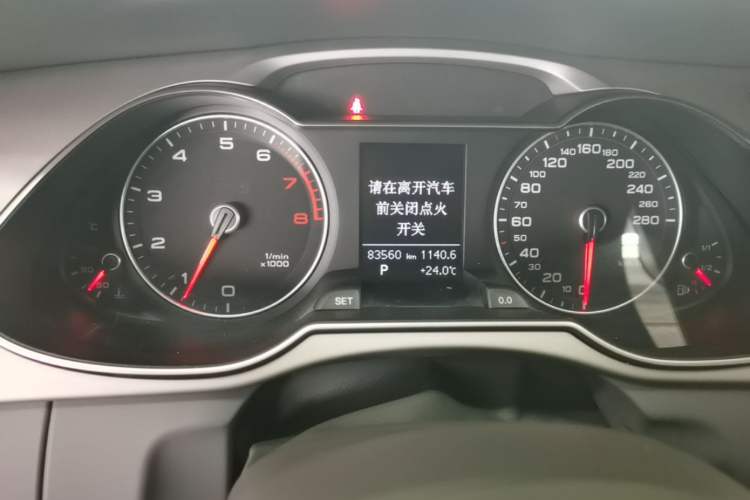Used Audi A4L 2013 35 TFSI Automatic Standard Model Odometer Close Up