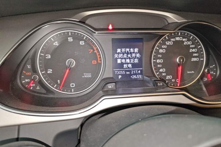 Used Audi A4L 2013 35 TFSI Automatic Comfort Model Odometer Close Up