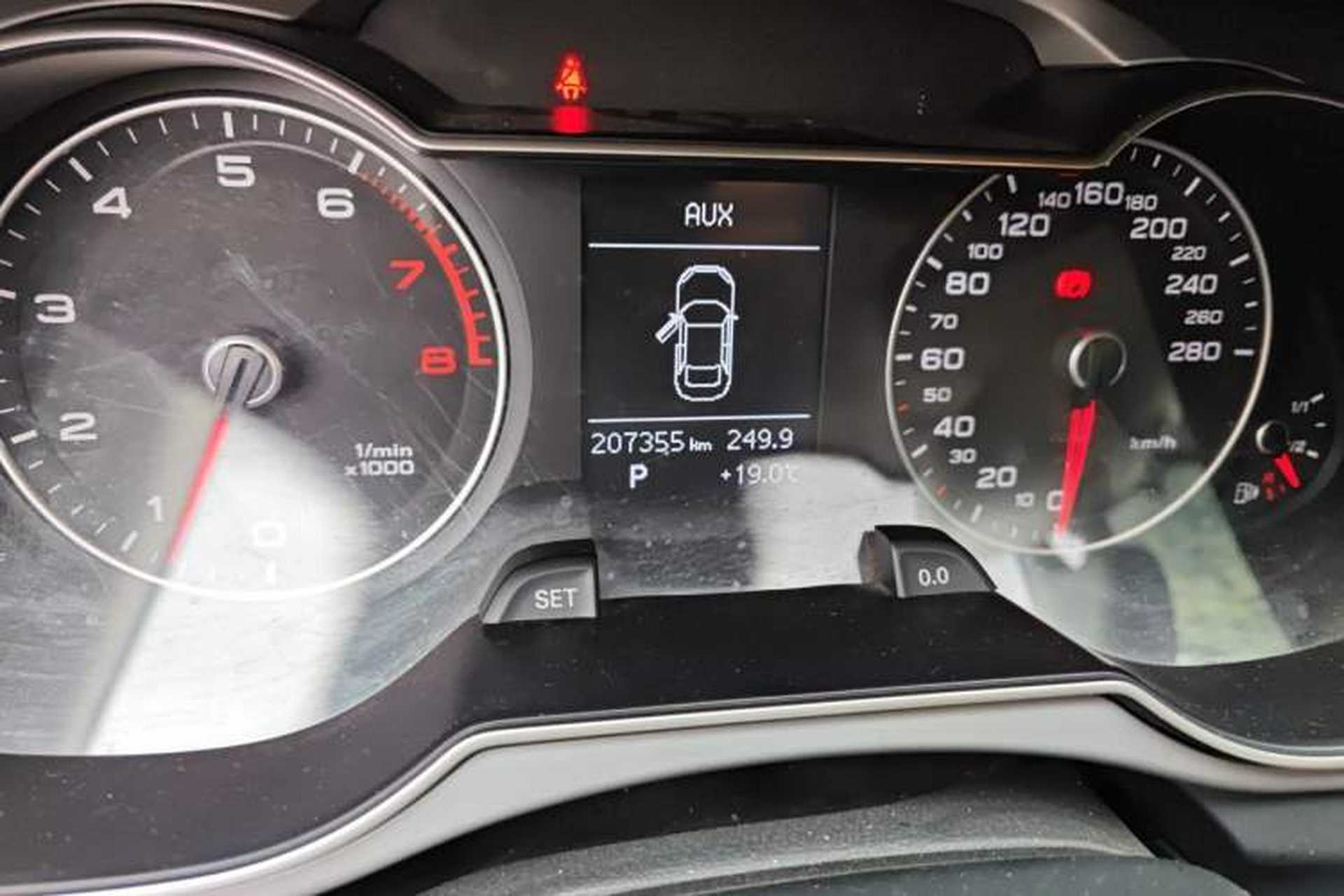 Used Audi A4L 2013 35 TFSI Automatic Standard Model Odometer Close Up