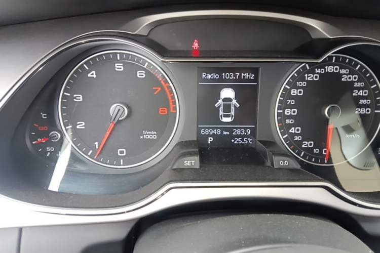 Used Audi A4L 2013 35 TFSI Automatic Comfort Model Odometer Close Up
