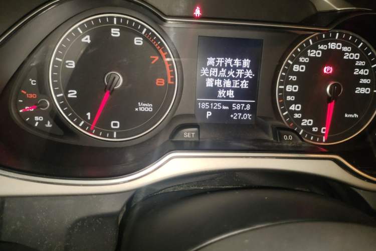Used Audi A4L 2013 35 TFSI Automatic Standard Model Odometer Close Up