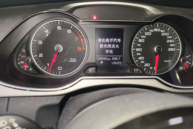 Used Audi A4L 2013 35 TFSI Automatic Comfort Model Odometer Close Up