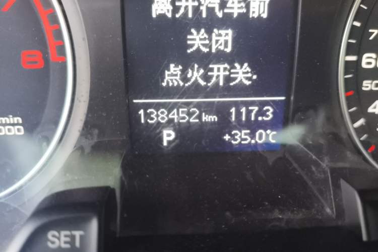 Used Audi A4L 2013 35 TFSI Automatic Comfort Model Odometer Close Up