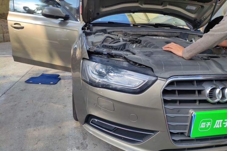 Used Audi A4L 2013 35 TFSI Automatic Standard Model Right Front Headlight