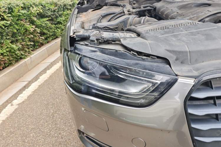 Used Audi A4L 2013 35 TFSI Automatic Comfort Model Right Front Headlight