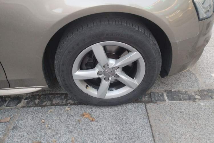 Used Audi A4L 2013 35 TFSI Automatic Comfort Model Right Front Wheel Hub