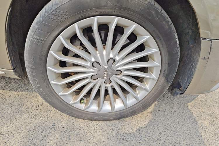 Used Audi A4L 2013 35 TFSI Automatic Comfort Model Right Front Wheel Hub