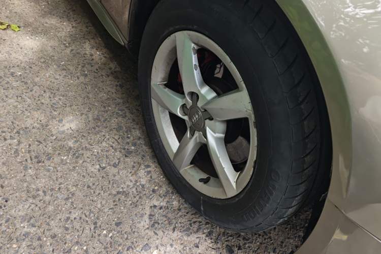 Used Audi A4L 2013 35 TFSI Automatic Comfort Model Right Front Wheel Hub