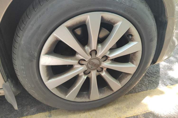 Used Audi A4L 2013 35 TFSI Automatic Standard Model Right Front Wheel Hub