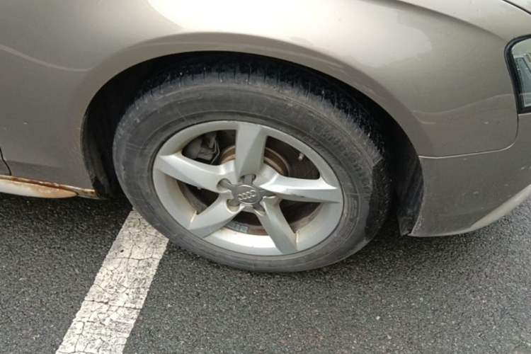 Used Audi A4L 2013 35 TFSI Automatic Standard Model Right Front Wheel Hub