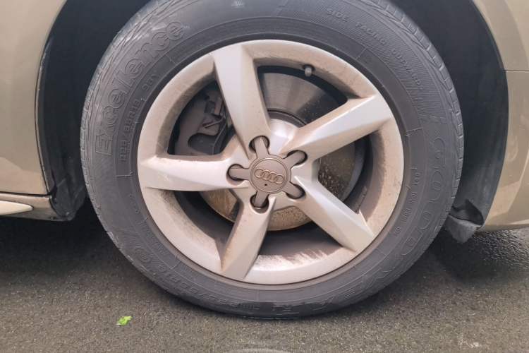Used Audi A4L 2013 35 TFSI Automatic Standard Model Right Front Wheel Hub