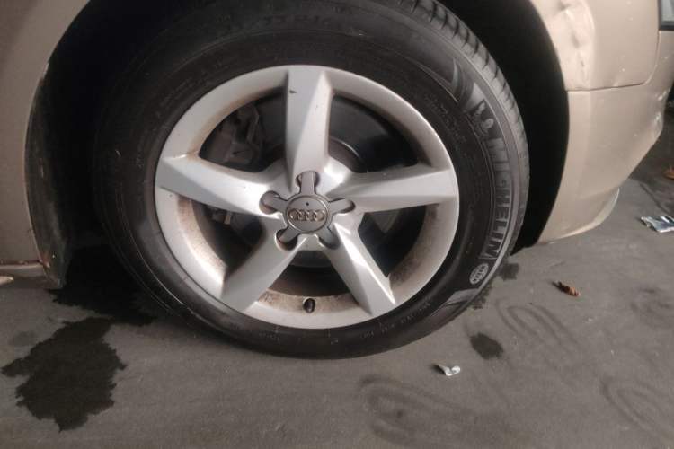 Used Audi A4L 2013 35 TFSI Automatic Standard Model Right Front Wheel Hub