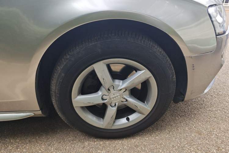 Used Audi A4L 2013 35 TFSI Automatic Comfort Model Right Front Wheel Hub