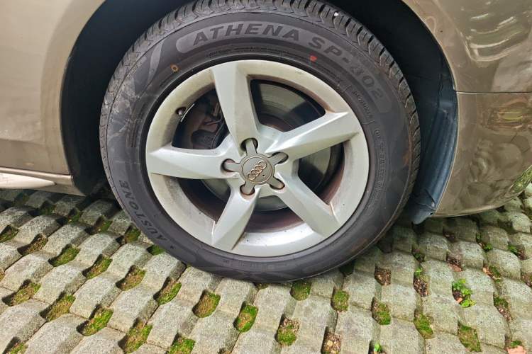 Used Audi A4L 2013 35 TFSI Automatic Standard Model Right Front Wheel Hub