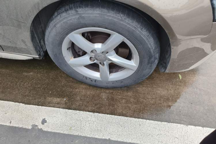 Used Audi A4L 2013 35 TFSI Automatic Comfort Model Right Front Wheel Hub