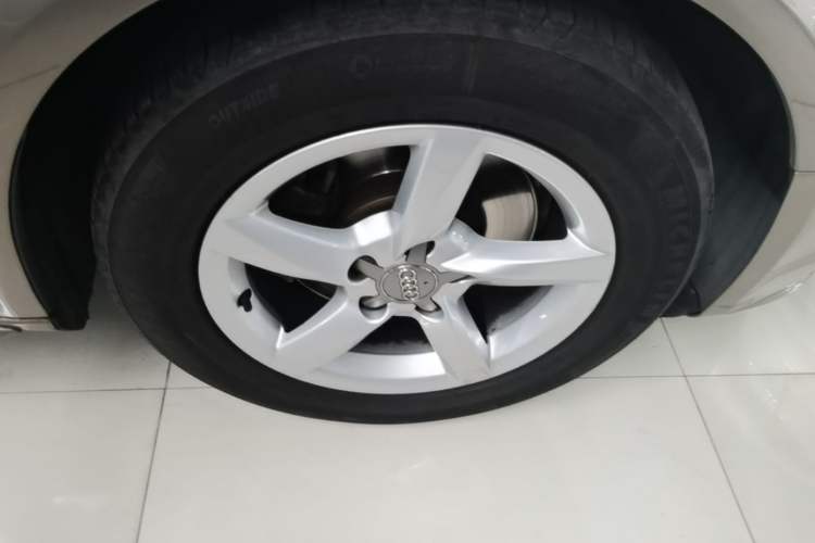 Used Audi A4L 2013 35 TFSI Automatic Standard Model Right Front Wheel Hub