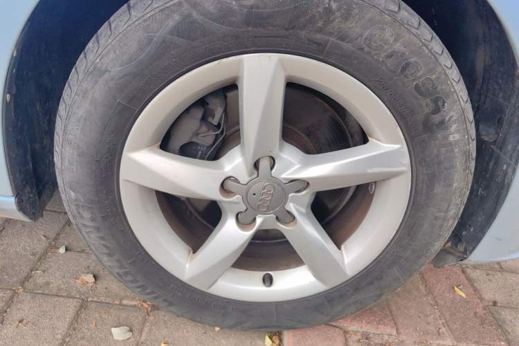 Used Audi A4L 2013 35 TFSI Automatic Standard Model Right Front Wheel Hub