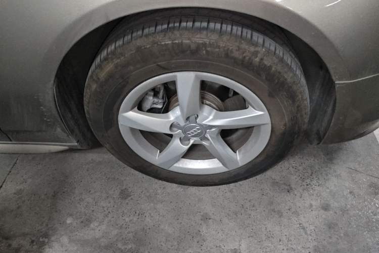 Used Audi A4L 2013 35 TFSI Automatic Comfort Model Right Front Wheel Hub