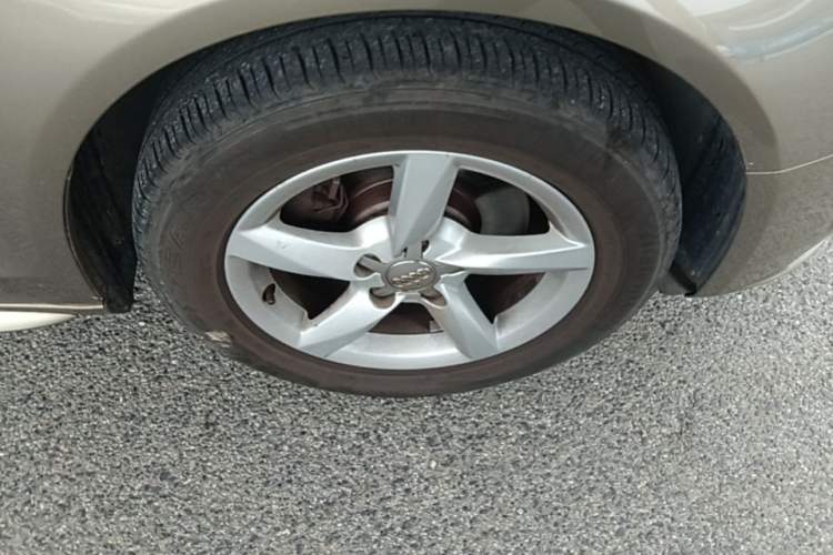 Used Audi A4L 2013 35 TFSI Automatic Comfort Model Right Front Wheel Hub