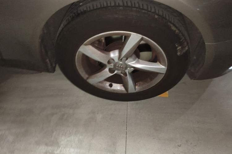 Used Audi A4L 2013 35 TFSI Automatic Standard Model Right Front Wheel Hub