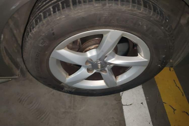 Used Audi A4L 2013 35 TFSI Automatic Standard Model Right Front Wheel Hub