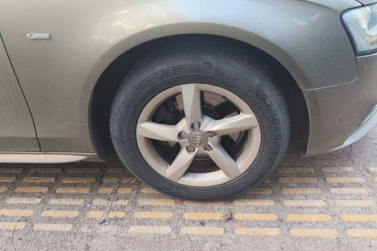 Used Audi A4L 2013 35 TFSI Automatic Comfort Model Right Front Wheel Hub