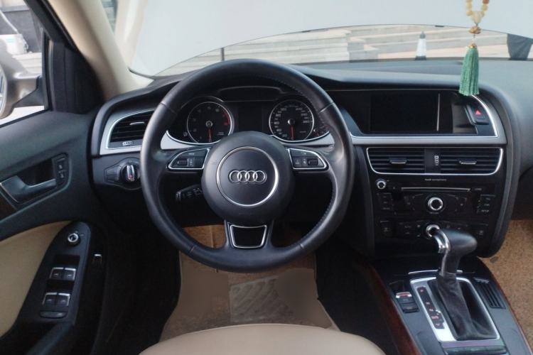 Used Audi A4L 2013 35 TFSI Automatic Comfort Model Steering Wheel