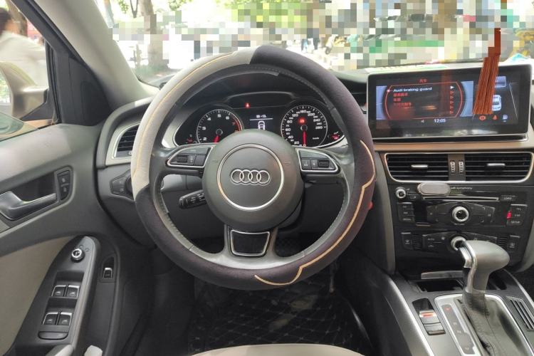 Used Audi A4L 2013 35 TFSI Automatic Standard Model Steering Wheel