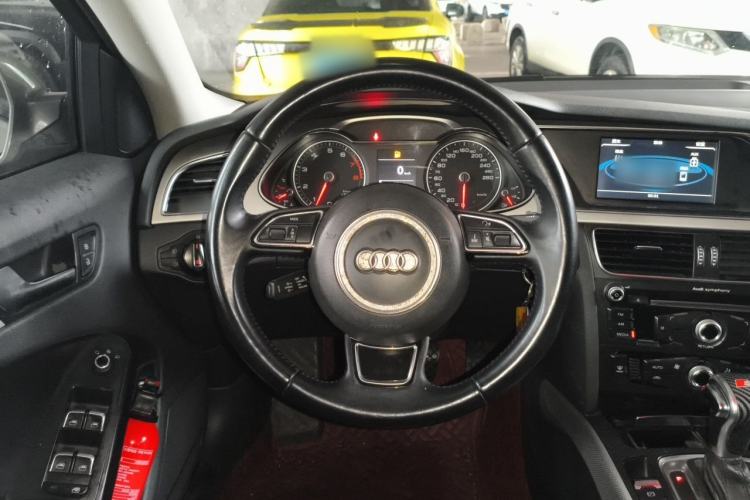 Used Audi A4L 2013 35 TFSI Automatic Standard Model Steering Wheel