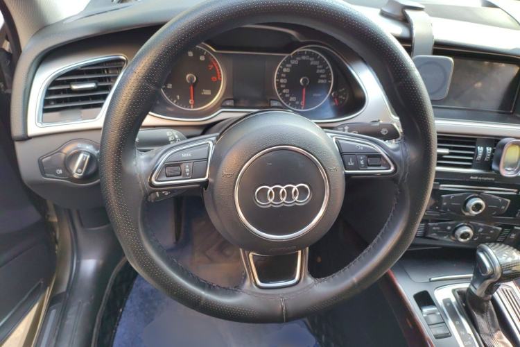 Used Audi A4L 2013 35 TFSI Automatic Standard Model Steering Wheel