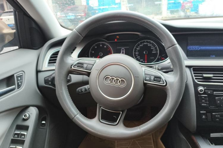 Used Audi A4L 2013 35 TFSI Automatic Comfort Model Steering Wheel