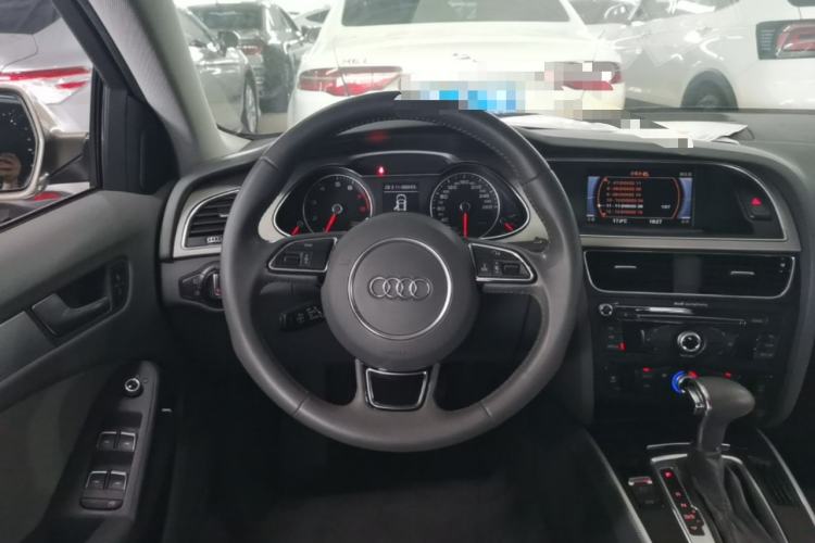 Used Audi A4L 2013 35 TFSI Automatic Standard Model Steering Wheel