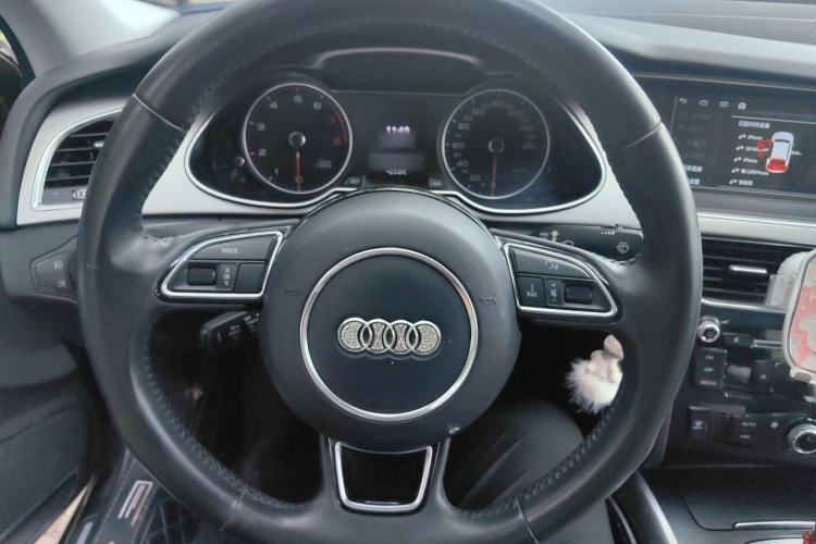 Used Audi A4L 2013 35 TFSI Automatic Standard Model Steering Wheel