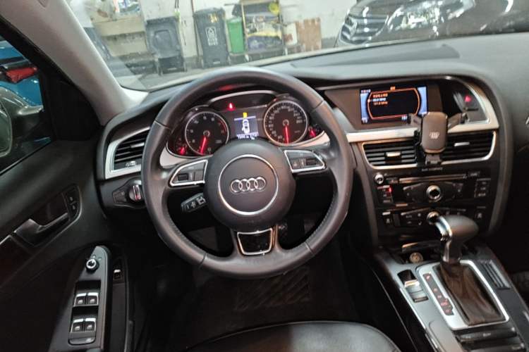 Used Audi A4L 2013 35 TFSI Automatic Comfort Model Steering Wheel