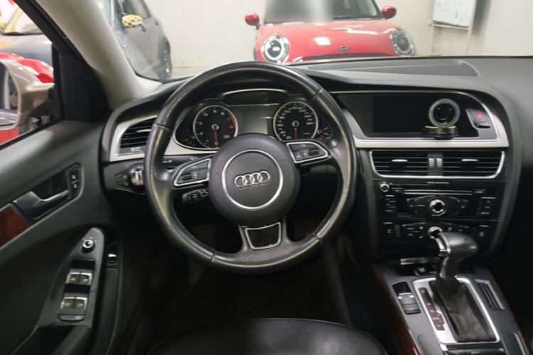 Used Audi A4L 2013 35 TFSI Automatic Comfort Model Steering Wheel