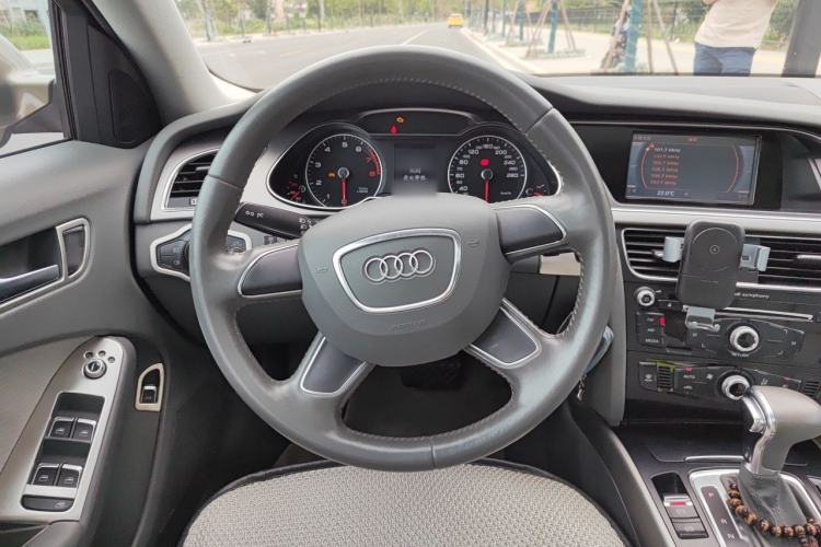 Used Audi A4L 2013 30 TFSI Automatic Comfort Model Steering Wheel