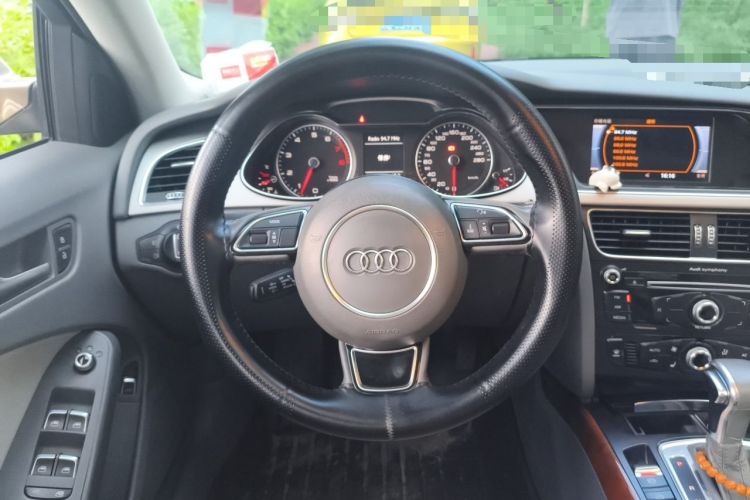 Used Audi A4L 2013 35 TFSI Automatic Comfort Model Steering Wheel