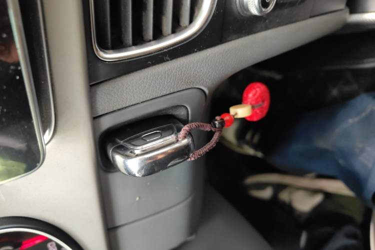 Used Audi A4L 2013 35 TFSI Automatic Standard Model Vehicle Key