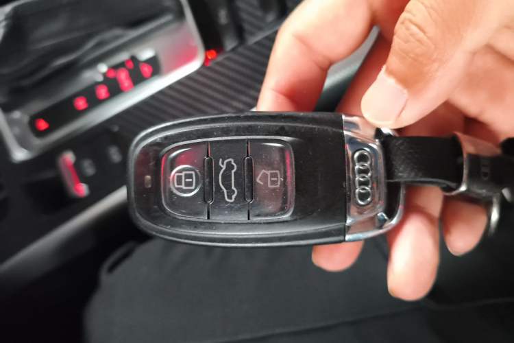 Used Audi A4L 2013 35 TFSI Automatic Standard Model Vehicle Key