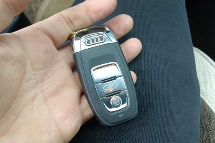 Used Audi A4L 2013 35 TFSI Automatic Standard Model Vehicle Key
