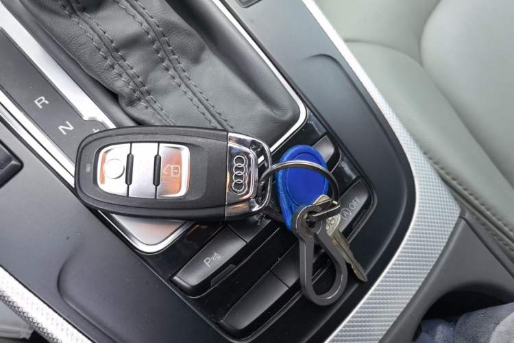 Used Audi A4L 2013 35 TFSI Automatic Standard Model Vehicle Key