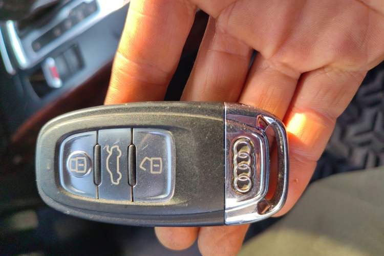 Used Audi A4L 2013 35 TFSI Automatic Standard Model Vehicle Key