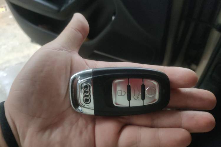 Used Audi A4L 2013 35 TFSI Automatic Standard Model Vehicle Key