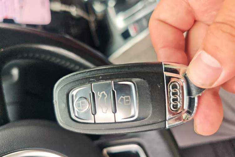 Used Audi A4L 2013 35 TFSI Automatic Standard Model Vehicle Key