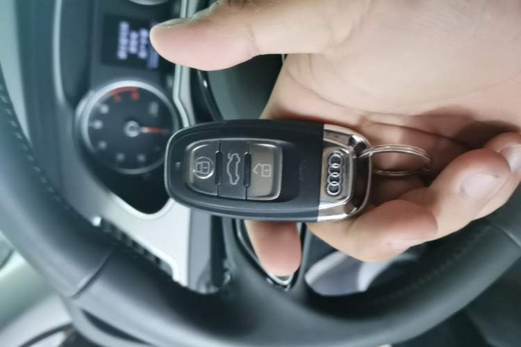 Used Audi A4L 2013 35 TFSI Automatic Standard Model Vehicle Key